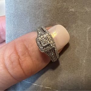 Women’s wedding band & engagement ring